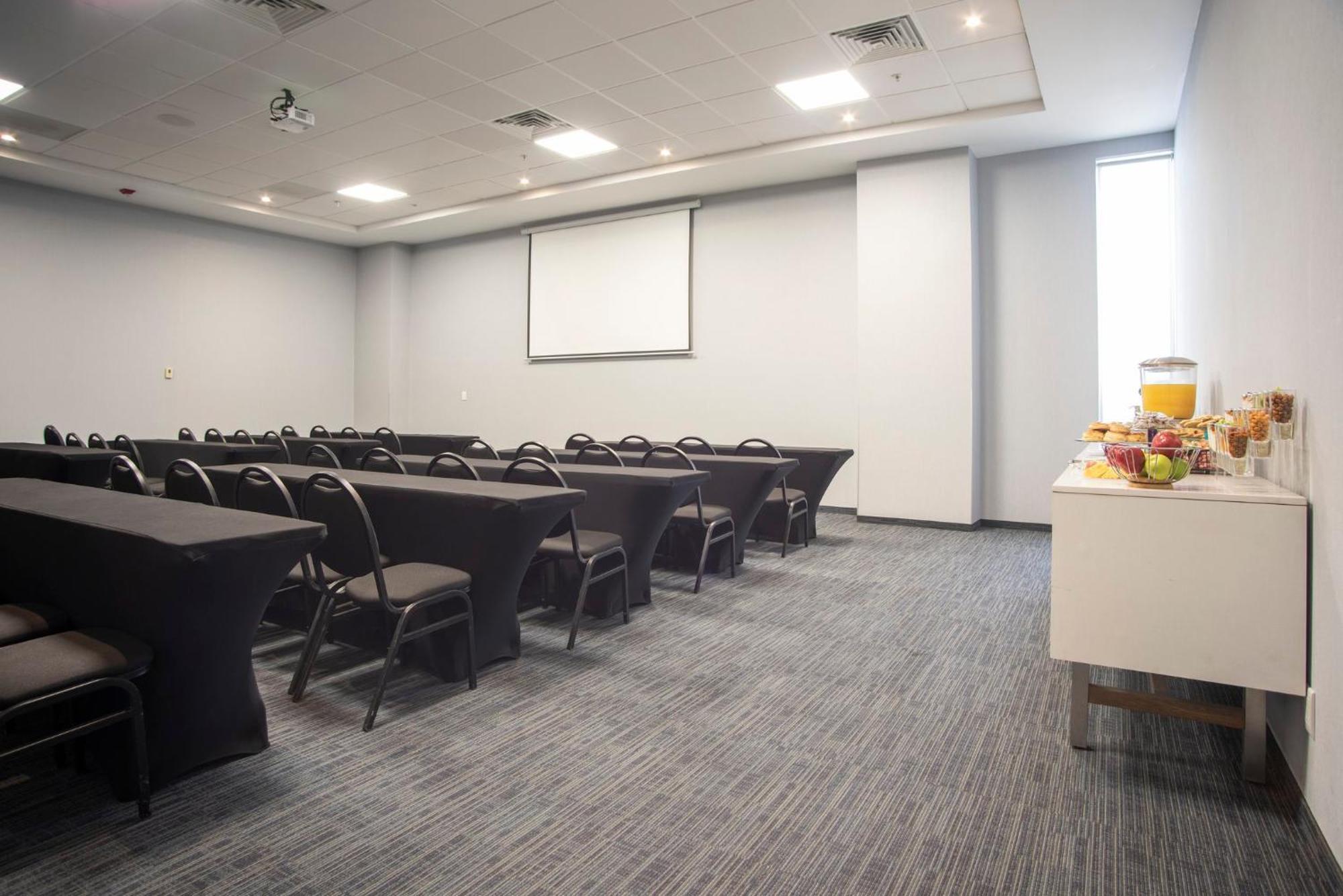 Holiday Inn Express Guadalajara Iteso By Ihg Zapopan Eksteriør bilde